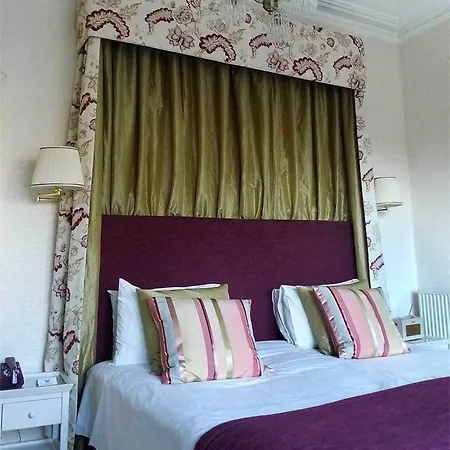 Ascot House 4*