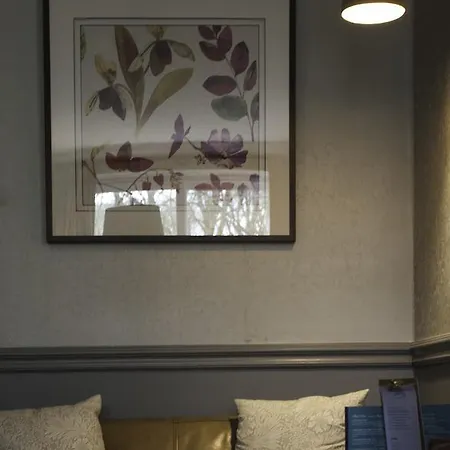 Ascot House Hotel