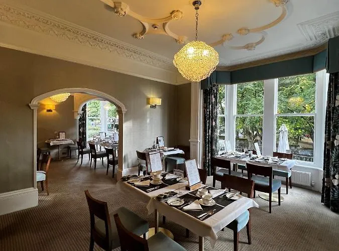 Ascot House 해러게이트