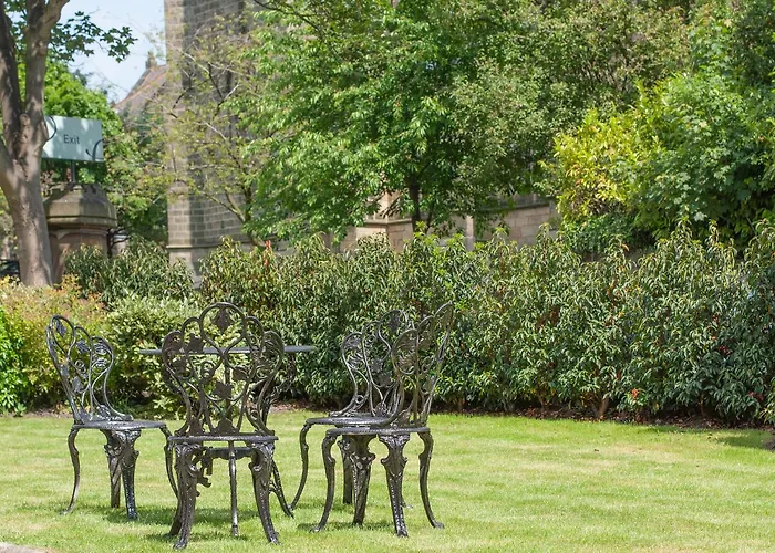 Ascot House 4* 해러게이트