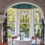 Ascot House Otel