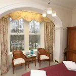 Ascot House 4*