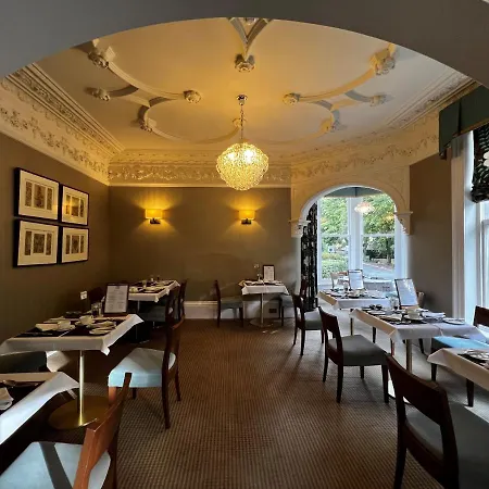 Ascot House Hotel