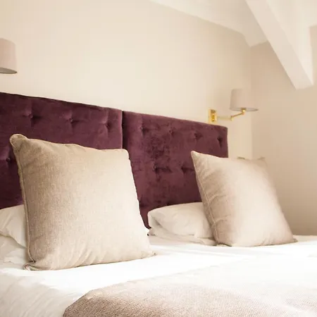 Ascot House Hotel