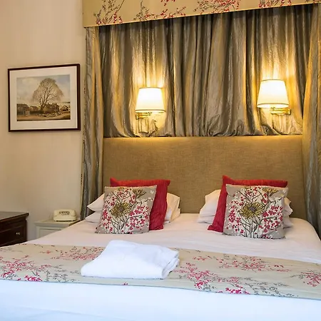 Ascot House 4*