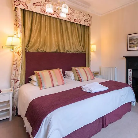 Ascot House 4*