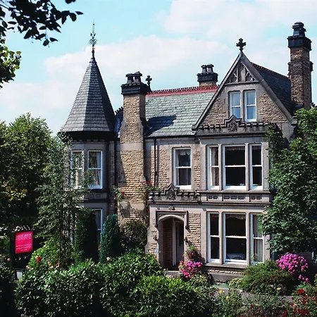 Hotel Ascot House