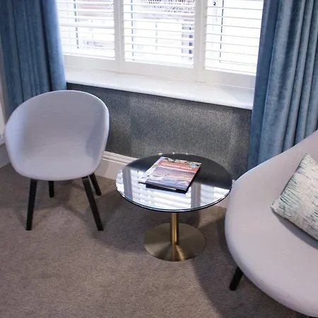 Ascot House Hotel