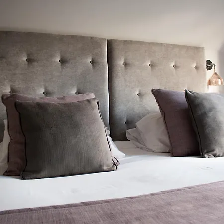 Ascot House Hotel