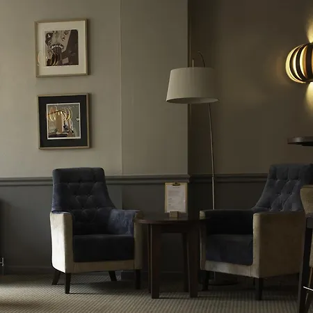Hotel Ascot House