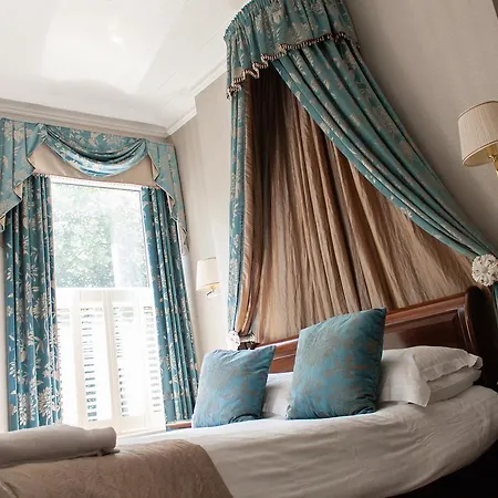 Hotel Ascot House