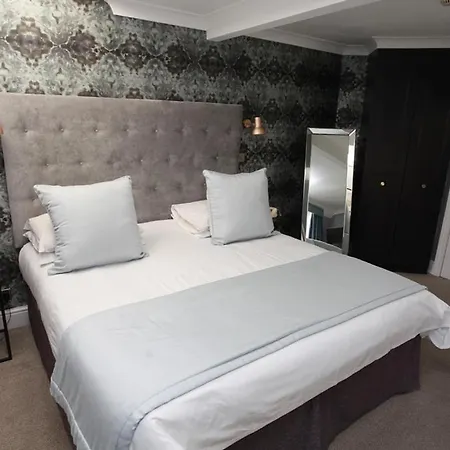 Ascot House Hotel