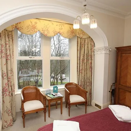Ascot House 4*