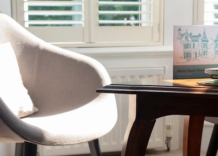Ascot House 酒店